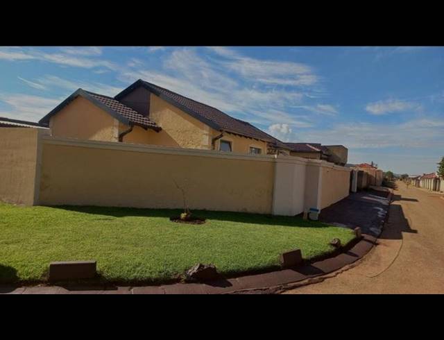 3 BEDROOM HOUSE FOR SALE IN VOSLOORUS EXT